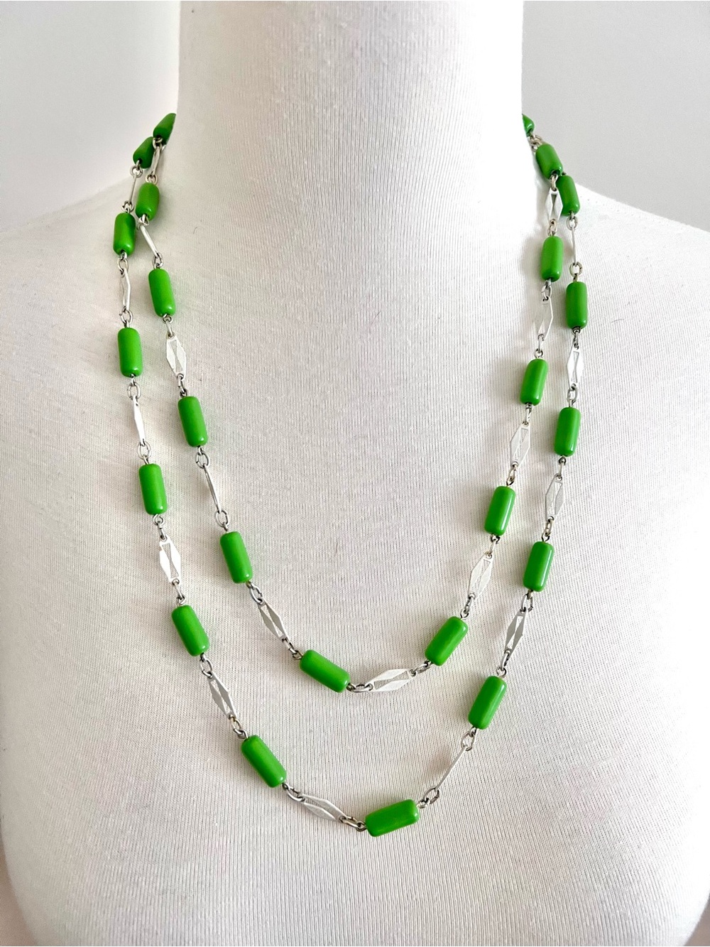 Vintage Green Bead & Silver Tone Link 52" Long Necklace - Excellent Condition